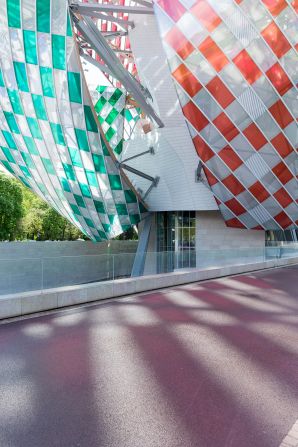 Referred to as the "glass bird" and "the iceberg" by the public, the building was inspired by classic Parisian glass architecture like the Grand Palais.