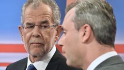 Presidential candidates Alexander Van der Bellen (L) and Norbert Hofer (R) are pictured prior to a TV discussion, after the second round of the Austrian President elections, on May 22, 2016, at the Hofburg in Vienna. / AFP / APA / HARALD SCHNEIDER / Austria OUT        (Photo credit should read HARALD SCHNEIDER/AFP/Getty Images)