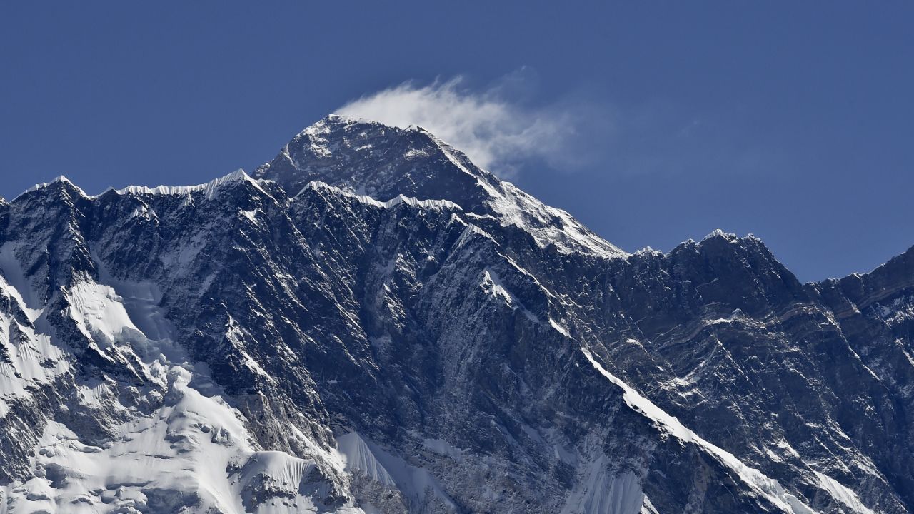 Last year's climbing season saw overcrowding on Everest's peak.