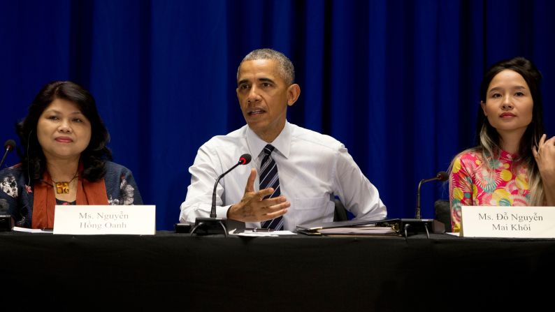 Obama meets with members of the Vietnamese Civil Society in Hanoi on May 24.