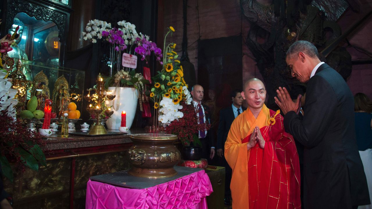 Obama pays his respects during a visit to the Jade Pagoda in Ho Chi Minh City on May 24.