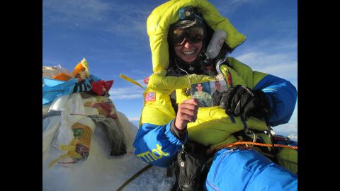 Capt. Elyse Ping Medvigy became the first active-duty female soldier to summit Mount Everest from Team USX, holding a picture of slain soldiers Keith Williams and and Benjamin Prange.
