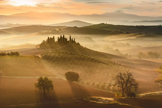 Beautiful at any time of day, the Italian region of Tuscany looks even more wonderful in this sunrise image taken by Giovanni Modesti. (<a href="http://travel.nationalgeographic.com/photographer-of-the-year-2016/" target="_blank" target="_blank">Click here to enter NatGeo photo contest</a>)