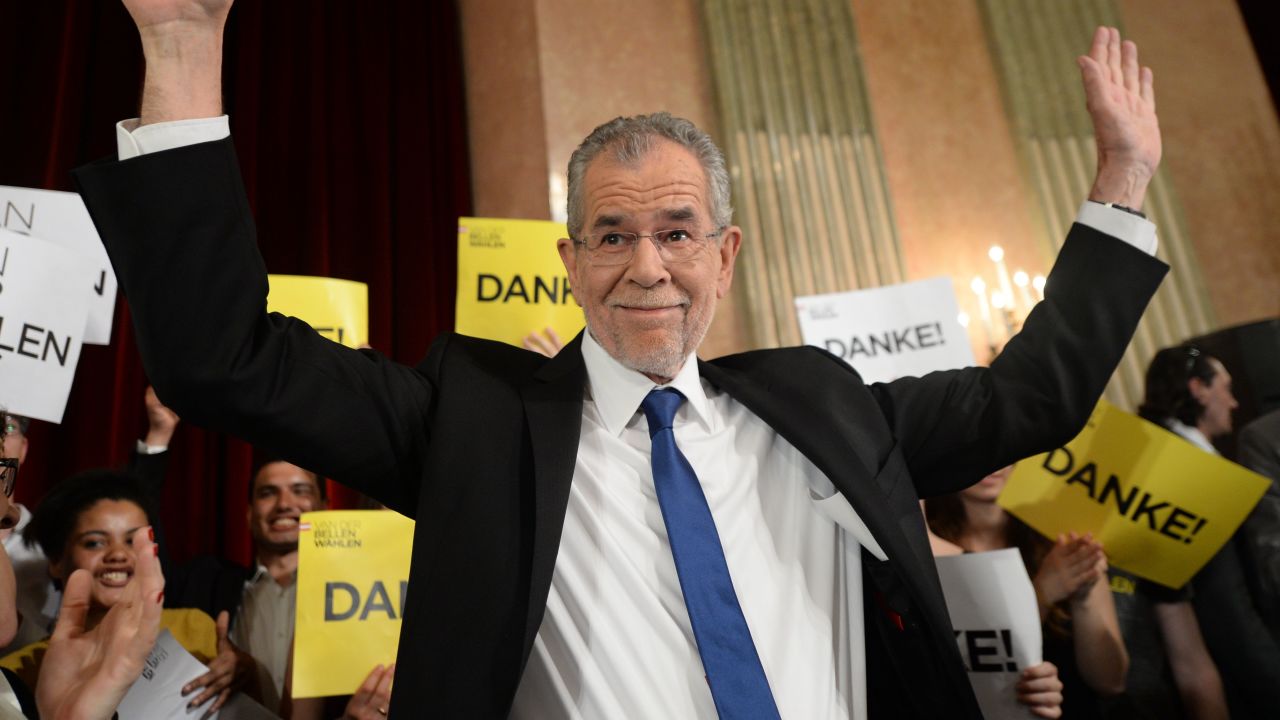 Presidentianl candidate backed by the Greens Alexander Van der Bellen reacts during an election party after the second round of the Austrian President elections on May 22, 2016 in Vienna. / AFP / APA / ROLAND SCHLAGER / Austria OUT        (Photo credit should read ROLAND SCHLAGER/AFP/Getty Images)
