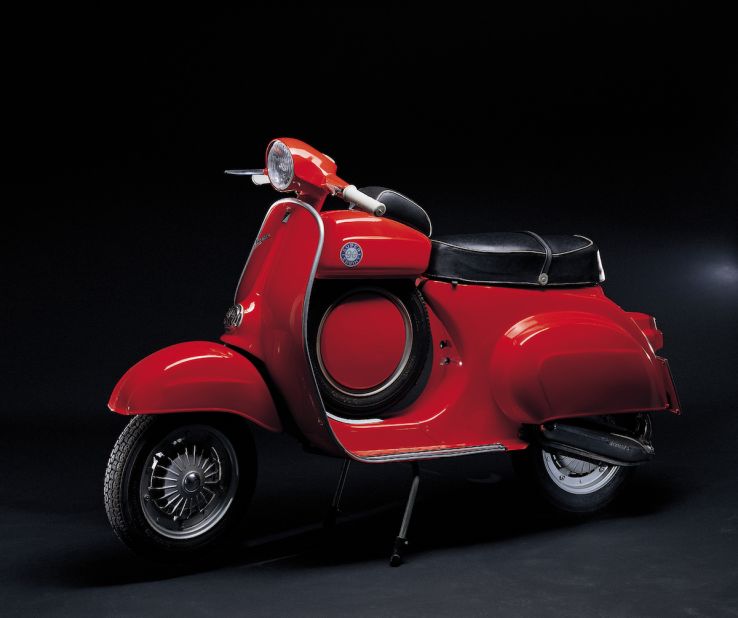 The 1966 Vespa 90 SS (for Super Sprint) was designed for those who had a mind to take the machine racing. 
