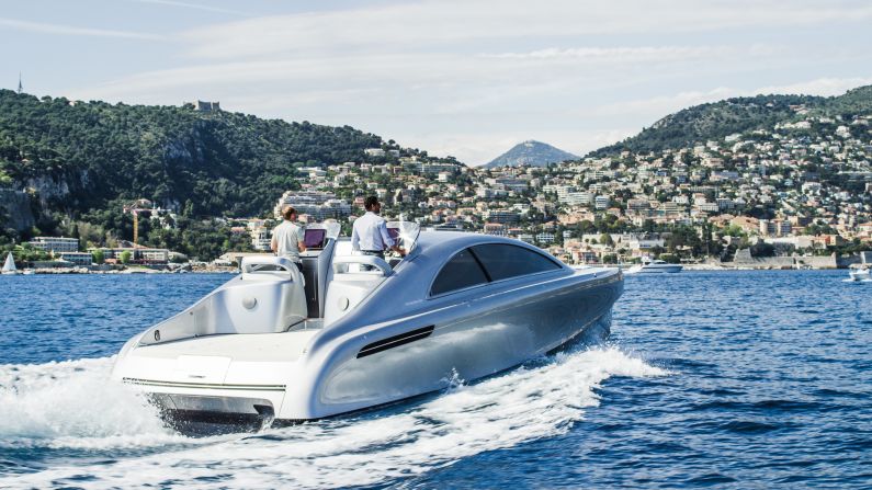 The world-famous German car manufacturer, with a little help from British-based boat-building company Silver Arrow Marine, has for its latest offering swapped the more comfortable surroundings of land for uncharted waters.