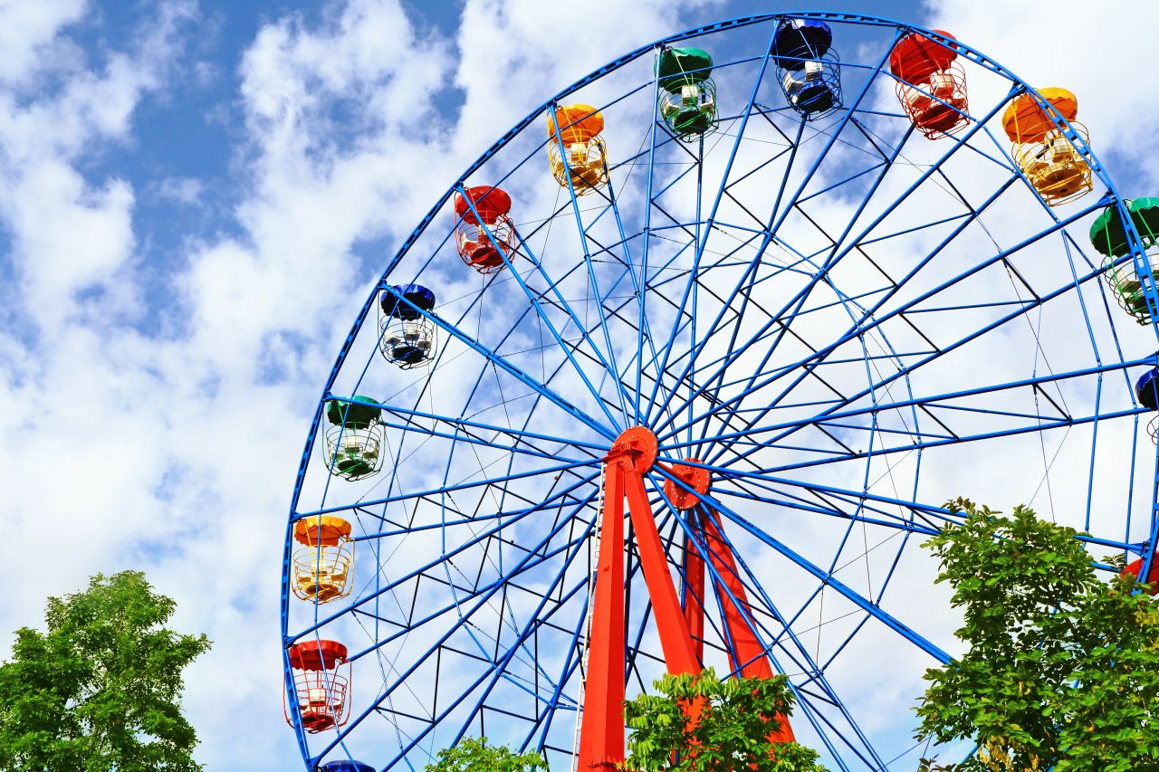 The world's 25 most popular amusement and theme parks attracted more than 235 million visitors last year,<a href="http://www.aecom.com/documents/theme-index/" target="_blank" target="_blank"> according to a new report. </a>Coming in 25th place was Songcheng Lijiang Romance Park in Lijiang, China. Click through to see the rest of the top 25 spots.