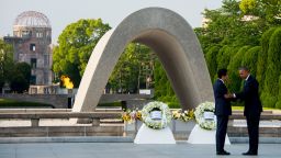 US President Barack Obama (R) and Japanese Prime Minister Shinzo Abe shake hands after laying wreaths at the Hiroshima Peace Memorial Park in Hiroshima on May 27, 2016.
Obama on May 27 paid moving tribute to victims of the world's first nuclear attack.
  / AFP / JIM WATSON        (Photo credit should read JIM WATSON/AFP/Getty Images)