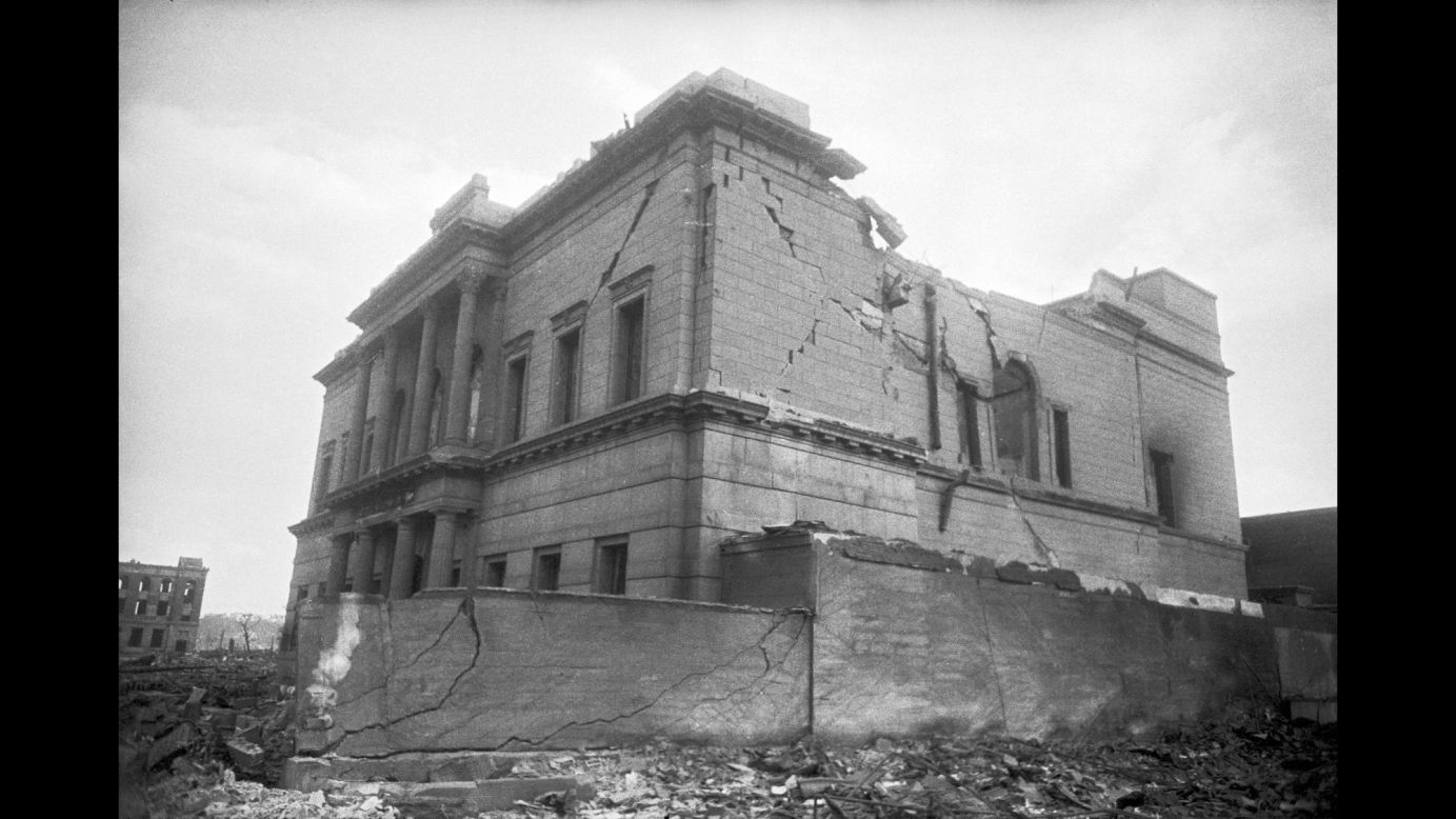 <strong>Then: </strong>The Hiroshima branch of the Teikoku Bank was destroyed.