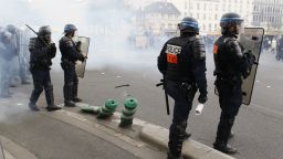 Riot police clash with demonstrators during a protest against the government's labour market reforms in Paris, on May 26, 2016. The French government's labour market proposals, which are designed to make it easier for companies to hire and fire, have sparked a series of nationwide protests and strikes over the past three months. / AFP / MATTHIEU ALEXANDRE        (Photo credit should read MATTHIEU ALEXANDRE/AFP/Getty Images)