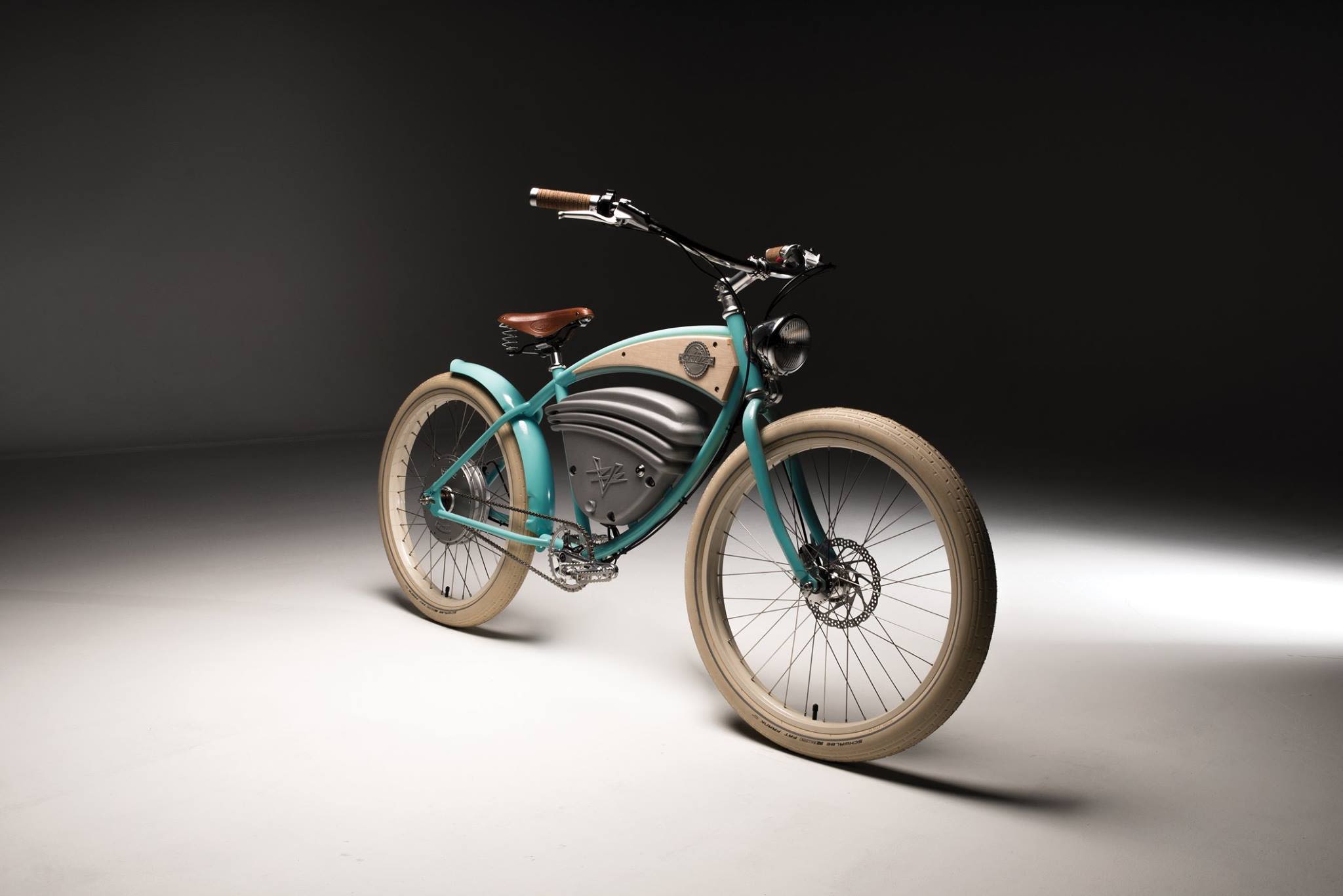 Both retro-looking models have a modern lithium battery technology.