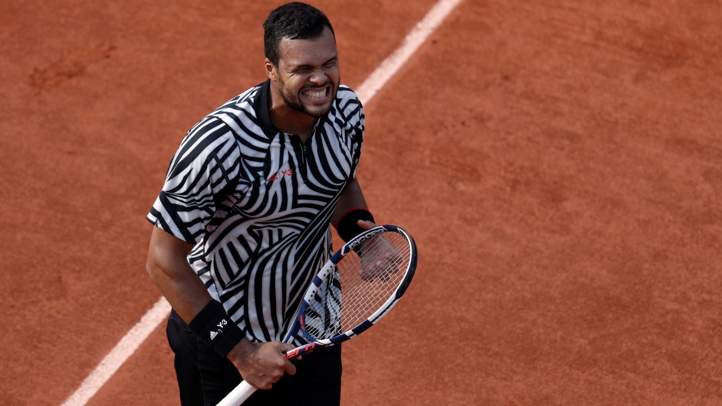 Tsonga was forced to retire despite leading 5-2 in the opening set.
