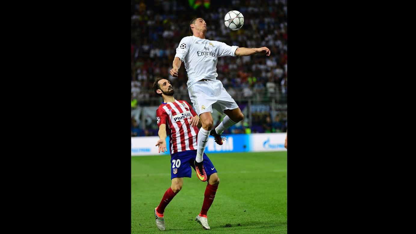 Liverpool's Fernando Torres, right, heads the ball past Real Madrid 's  Pepe, of Brazil, during a Champions League, Round of 16, first leg soccer  match against Real Madrid at the Santiago Bernabeu