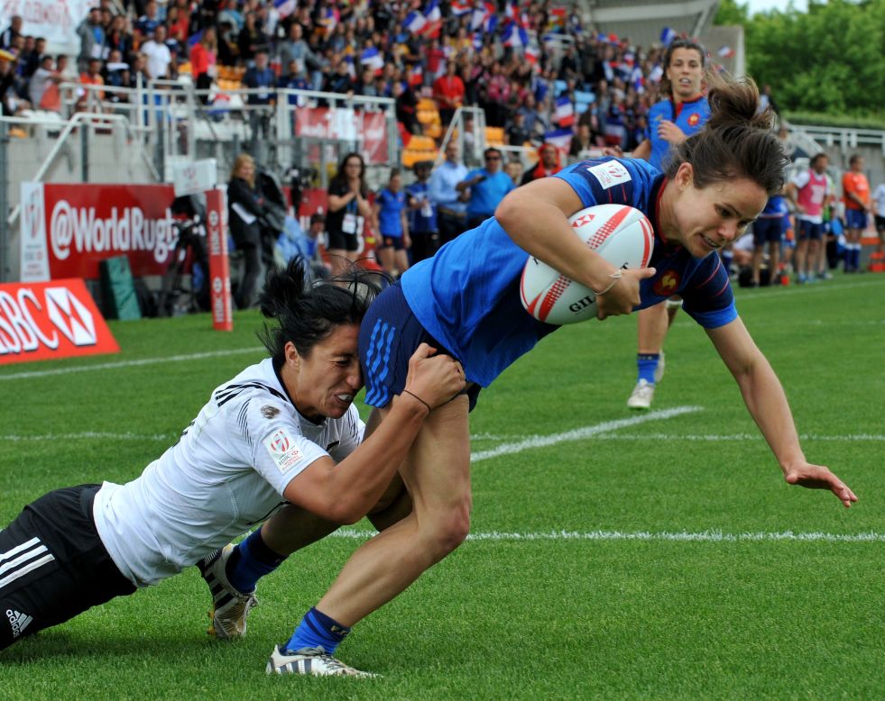 New Zealand had progressed thanks to a hard-fought 19-12 victory over France in the quarterfinals, with Camille Grassineau pictured scoring for the host nation. New Zealand's Portia Woodman ended as the series' top try scorer with 24 after scoring two trebles in Clermont -- including all three her team scored in this match.