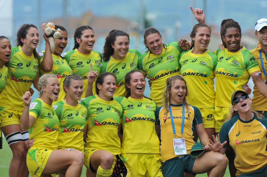 Australia's players celebrate after winning the 2015-16 Women's Sevens Series.