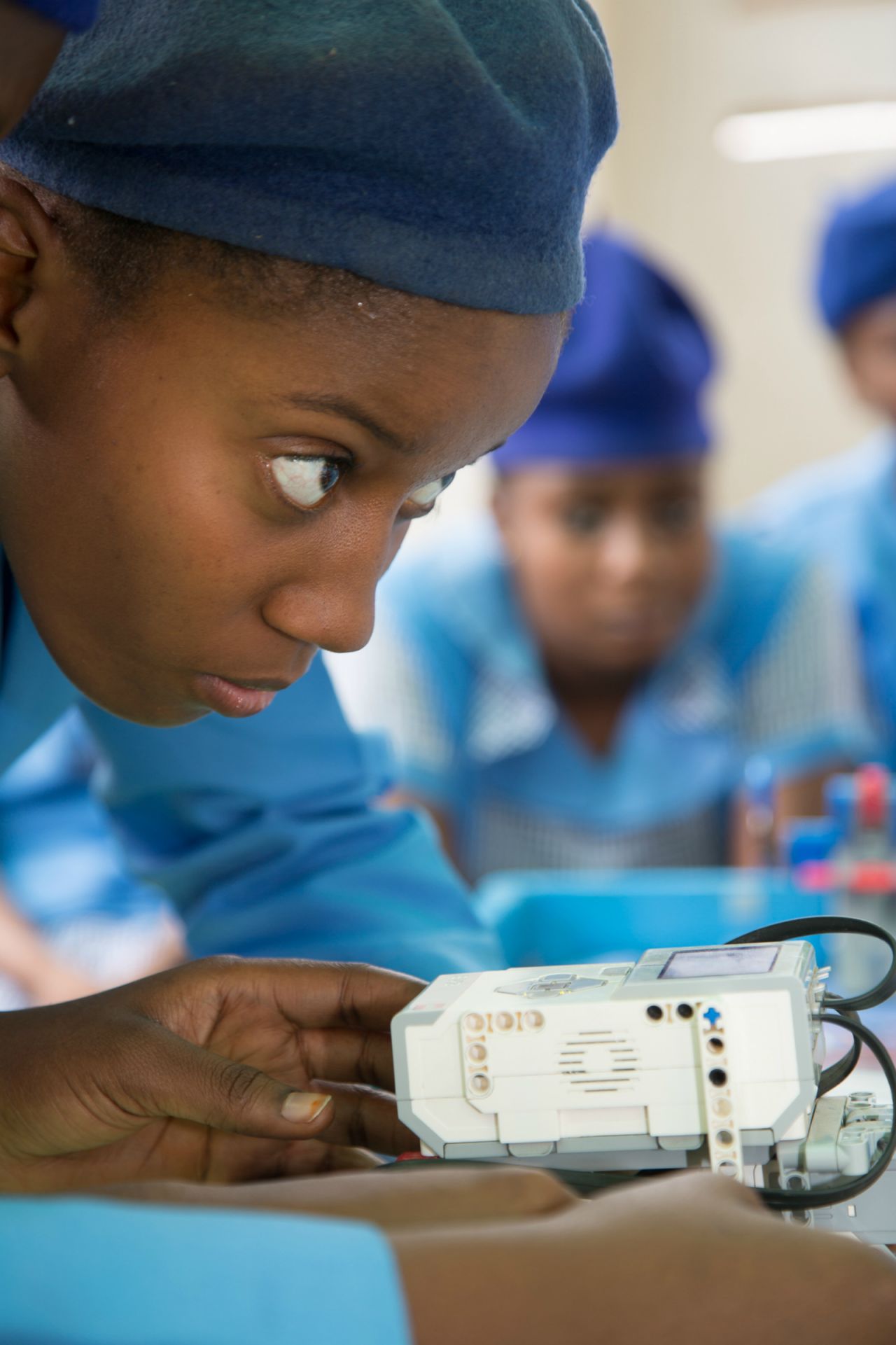 "State schools in Nigeria are often understaffed and they are not able to pay for the kits to learn robotics", Uzochukwu says. Therefore Odyssey Foundation provides the robotics kits for free. It aims to teach kids to write apps, repair laptops, desktop computers and mobiles. "So when the children finish school they will not be roaming on the streets," says Uzochukwu, "because this is what happens to these kids once they finish school they end up on the streets". 