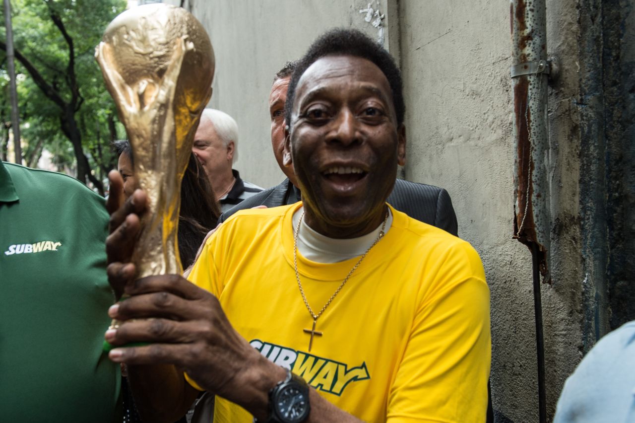 Brazil football legend Pele, the only player to win three World Cups, is to auction off his personal collection of memorabilia.