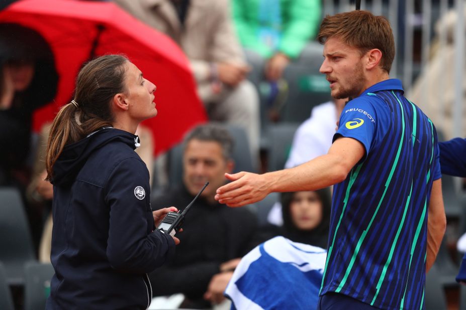 David Goffin finds himself 3-0 down in the first set of his match against Latvian Ernests Gulbis. The No. 12 seed was angered at having to continue playing in the rain, before the match was eventually suspended.