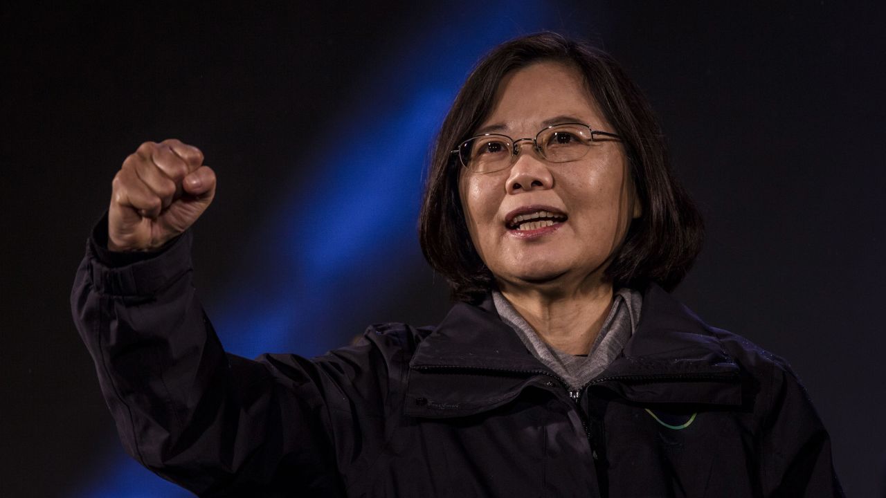 Taiwan Presdient Tsai Ing-wen waves to supporters during her campaign in 2016.