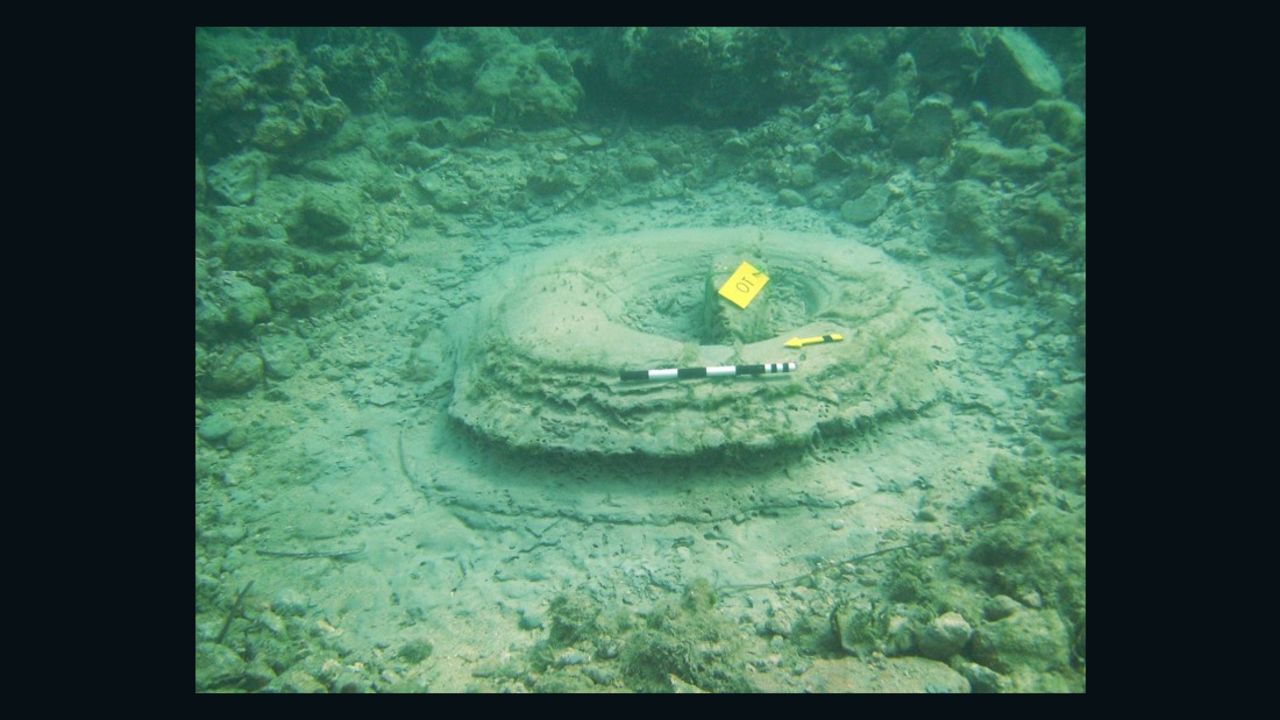 The circular column bases is typical of mineralization at hydrocarbon seeps.
