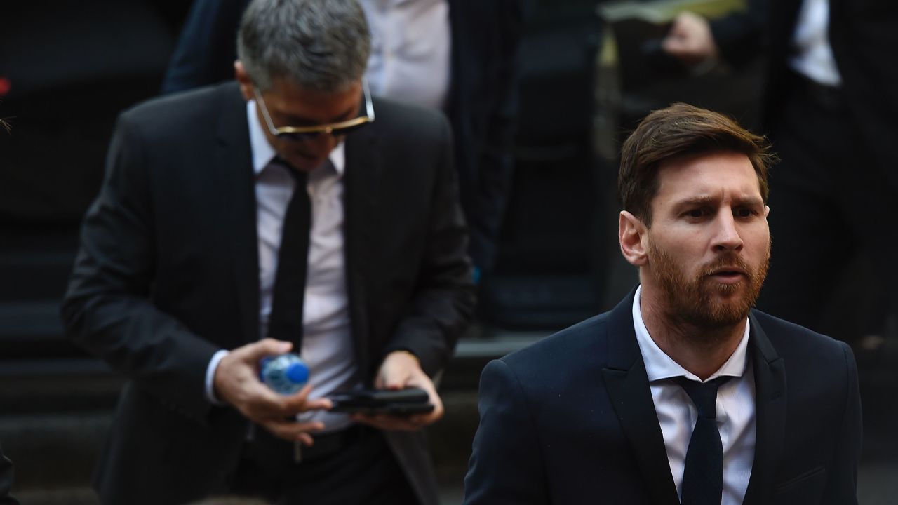 Lionel Messi, followed by his father Jorge Horacio Messi, arrive at court on June 2.