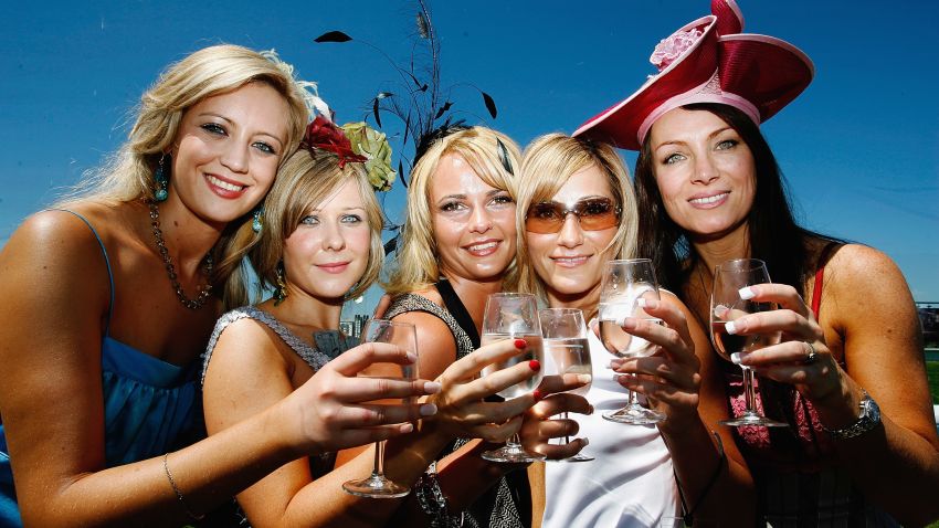 MELBOURNE, AUSTRALIA - NOVEMBER 01:  Race goes enjoy the atmosphere during The Melbourne Cup at Flemington Racecourse November 1, 2005 in Melbourne, Australia.  (Photo by Kristian Dowling/Getty Images)