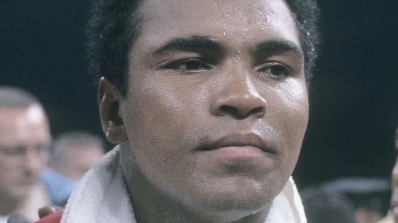 muhammad ali dies izenberg bpr_00014429.jpg