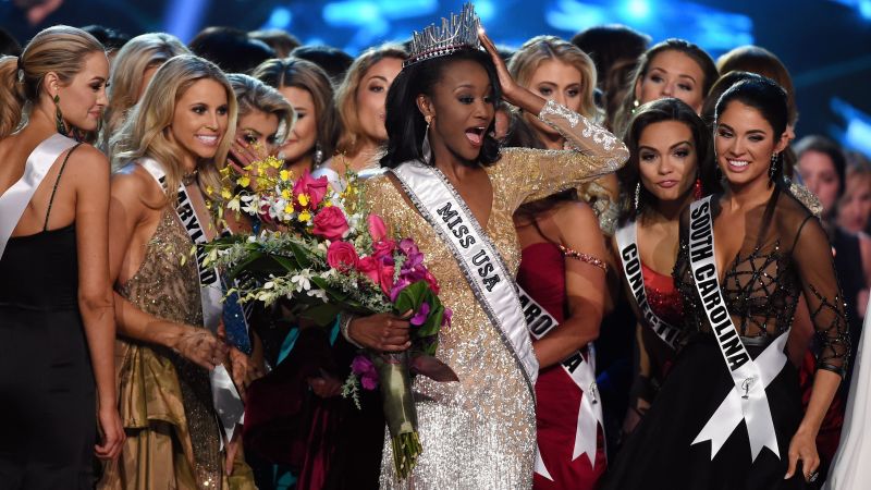 Army Reserve officer Deshauna Barber crowned Miss USA 2016