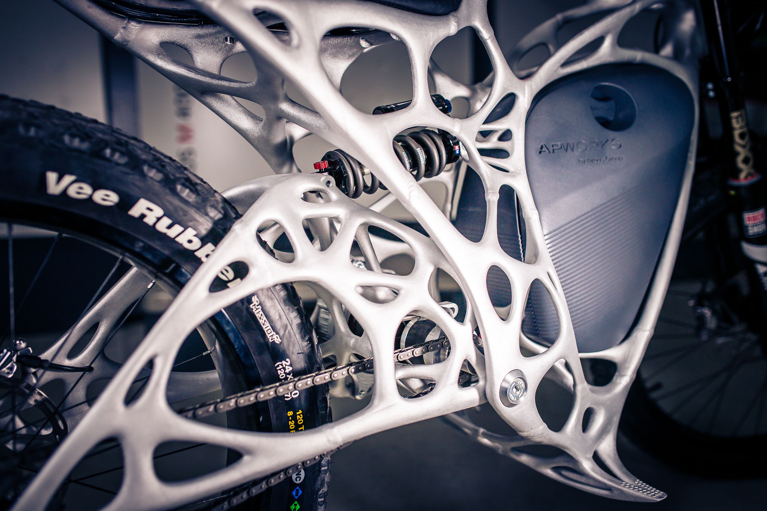The "Light Rider" has a lightweight 3-D printed frame and a six kilowatt battery.