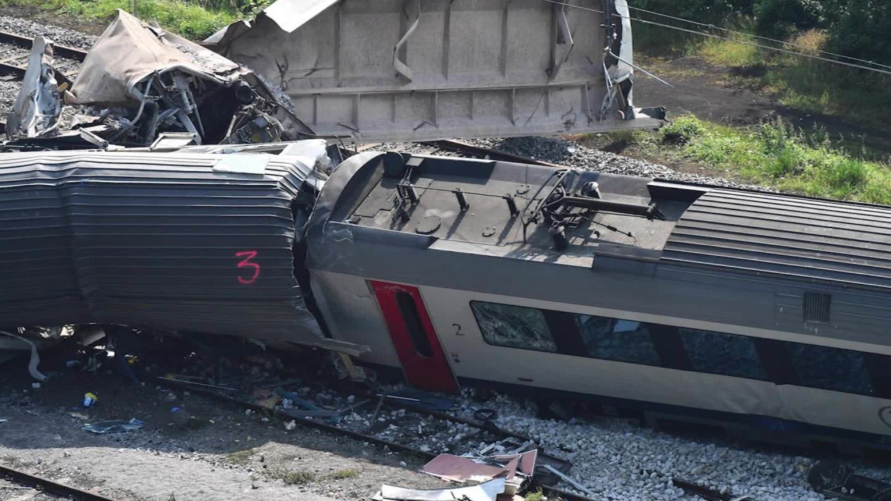 belgium train crash orig_00000000.jpg