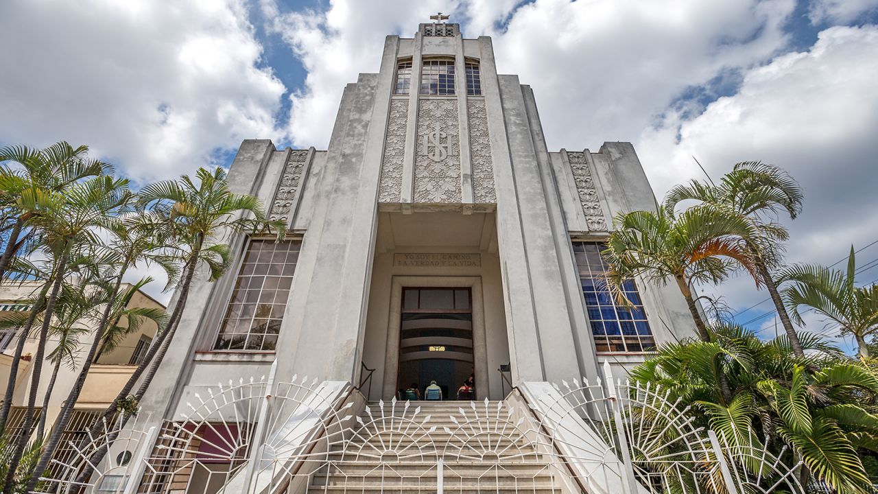 In the early decades of the 20th century, Gothic, Romanesque, Neocolonial and Baroque precedents all served as models for Cuban church design. But by 1930, Art Deco modernity had entered the religious sphere. The brainchild of Ricardo E. Franklin Acosta, the 1950 Miguel de Soto Methodist Church stands on a Vedado street corner like an outsized wedding cake.  <em>502 Calle K, on the corner with Calle 25  </em>