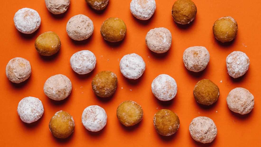 Here are the best Dunkin' Donut options if you're focused on healthy choices within the limits of the menu. For children, old fashioned, powdered and cinnamon Munchkins are the lowest in calories and saturated fat, and their size creates portion control.