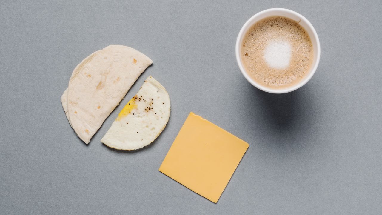 For those counting calories on the Dunkin' Donuts menu, the egg and cheese Wake-Up Wrap has only 150 of them. Adding a latte with skim milk doubles the protein and more than triples your calcium intake.