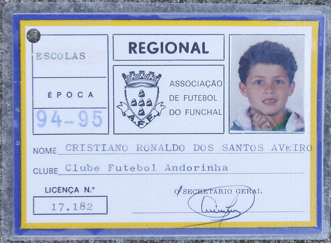 Ronaldo started out with amateur club Andorinha.