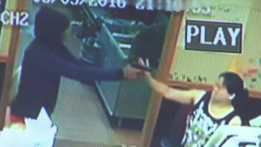 restaurant owner tackles robber virginia dnt_00005004.jpg