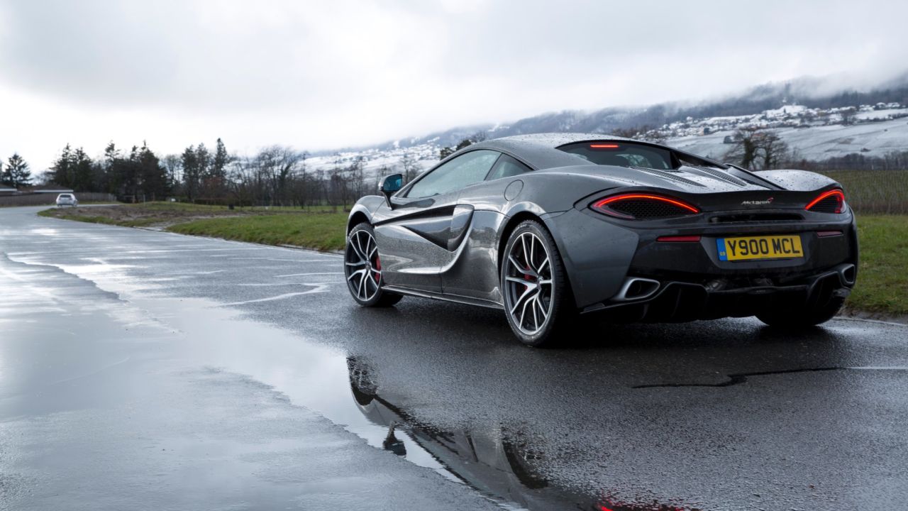 mclaren 570s back scenic tighter