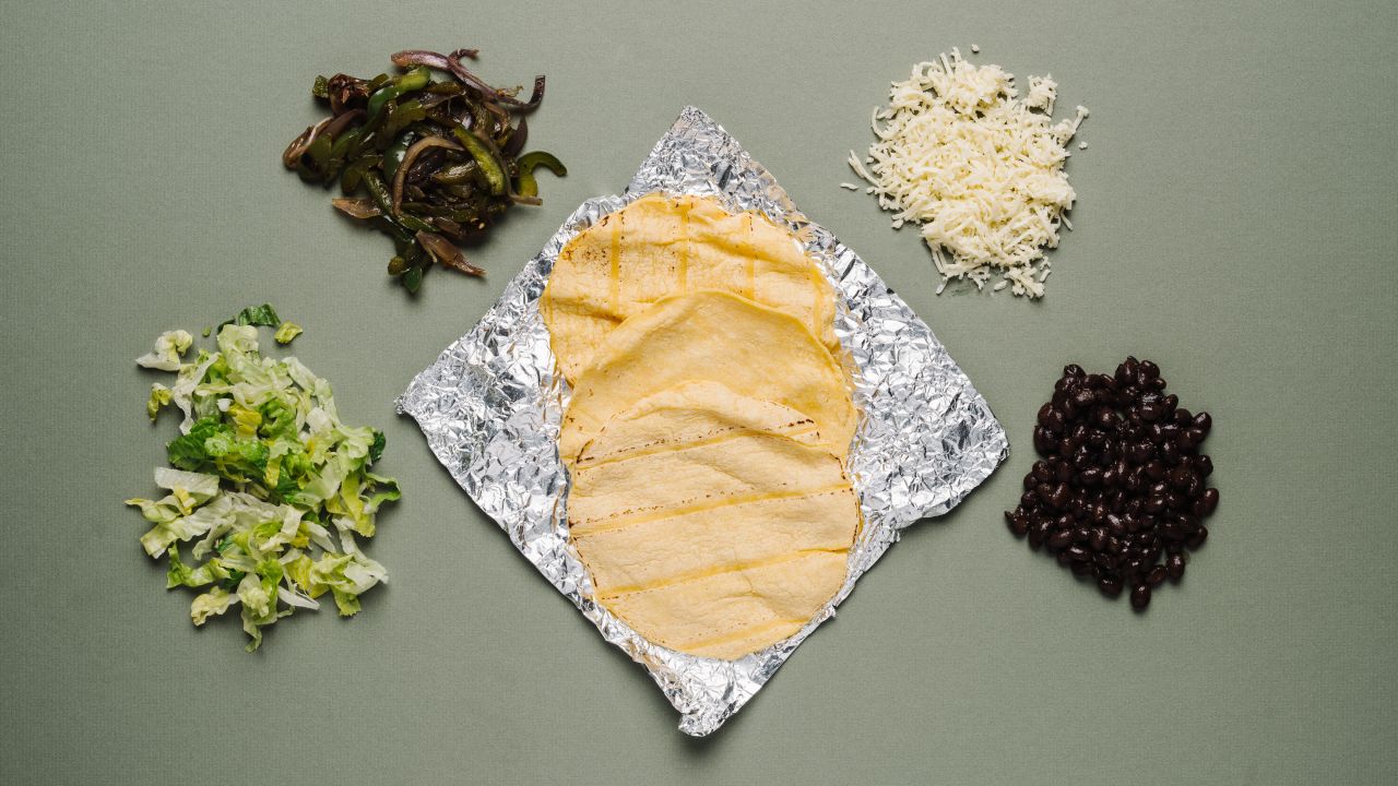 For vegetarians, tacos with black beans, fajita vegetables, cheese and romaine lettuce are good for high fiber and low sodium, but skip the tofu and mushroom "sofrita" mix.