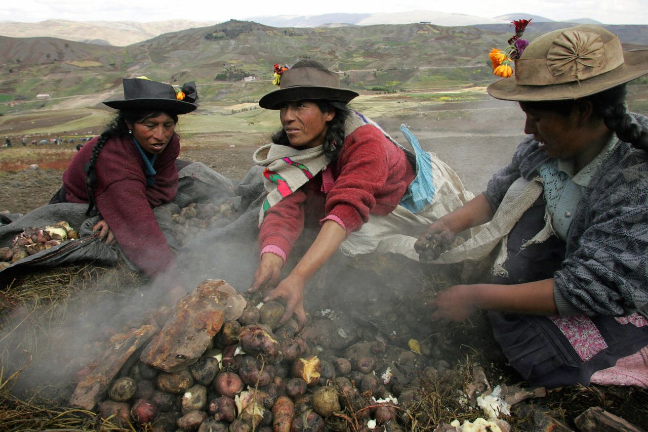 Peruvian women prepare a pachamanca -- a meal made up of potatoes cooked under pre-heated stones. For chef Virgilio Martinez Veliz of Lima restaurant Central, it doesn't get better than this. 