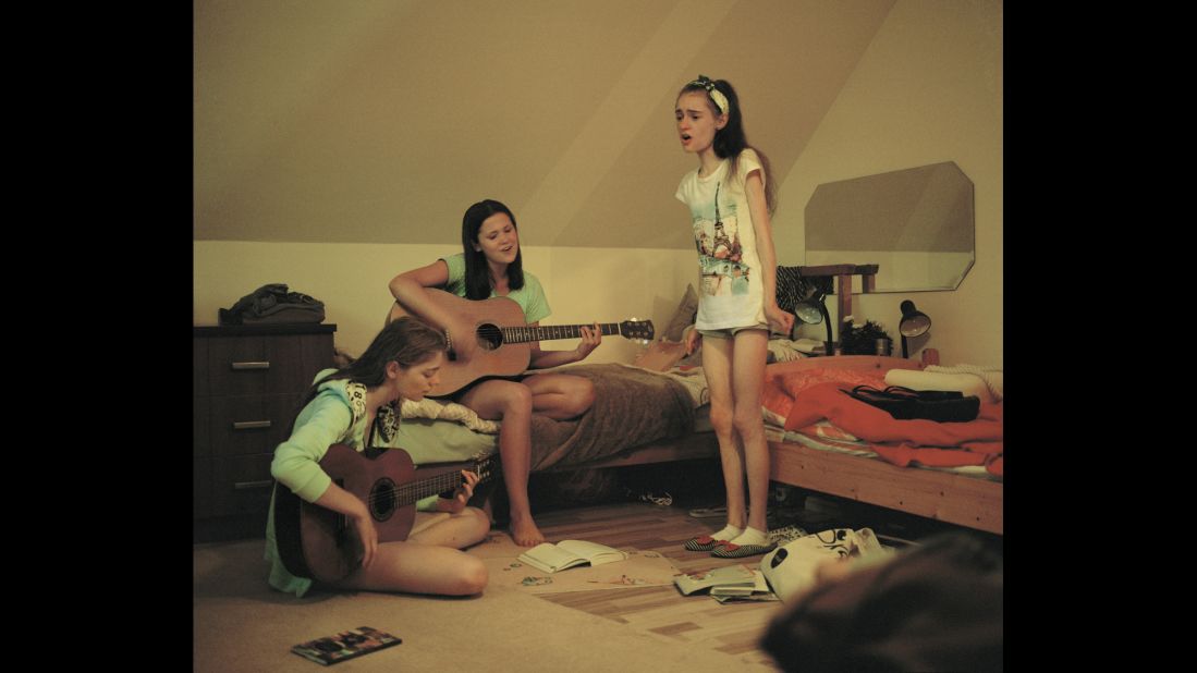 Agata and Wiktoria play guitar while Ania sings. All three are big fans of singer Demi Lovato, who suffered from an eating disorder herself. When Ania feels sad, singing or listening to Lovato's music helps her.
