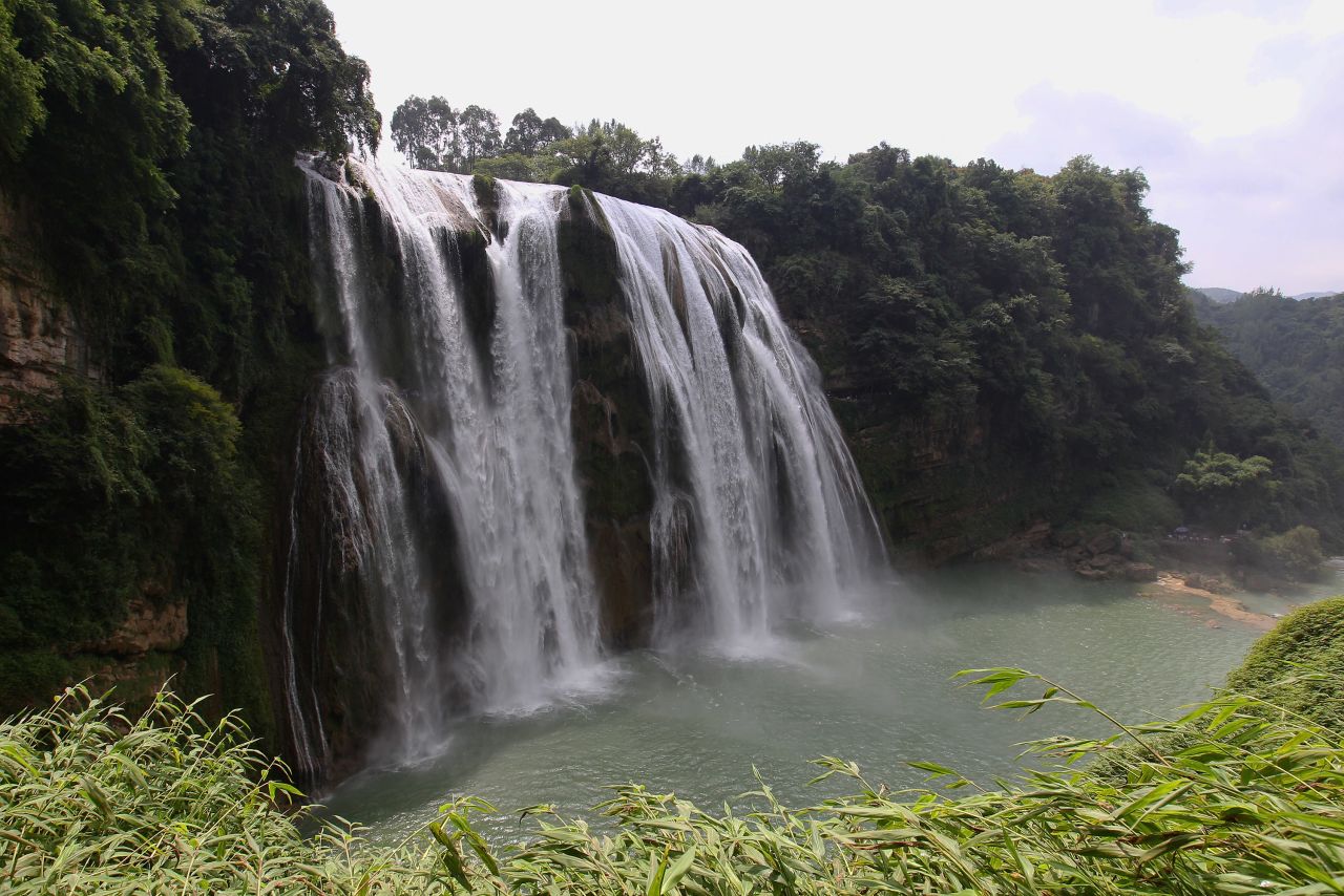<strong>Huangguoshu Waterfall, Guizhou: </strong>The highest waterfall in Asia, majestic Huangguoshu "Yellow Fruit Tree" Waterfall plunges a dramatic 77.8 meters across a 101-meter-wide span.