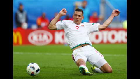 Adam Szalai scores Hungary's first goal in the 62nd minute.