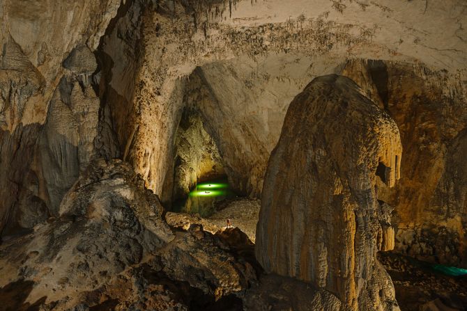 Guizhou is home to<a href="index.php?page=&url=http%3A%2F%2Fnews.nationalgeographic.com%2Fnews%2F2014%2F09%2F140927-largest-cave-china-exploration-science%2F" target="_blank" target="_blank"> the world's largest cave chamber -</a>- some 380.7 million cubic feet (10.78 million cubic meters) in volume. The Miao room, reachable only by an underground stream, is thought to be big enough to house a 747 jumbo jet. 
