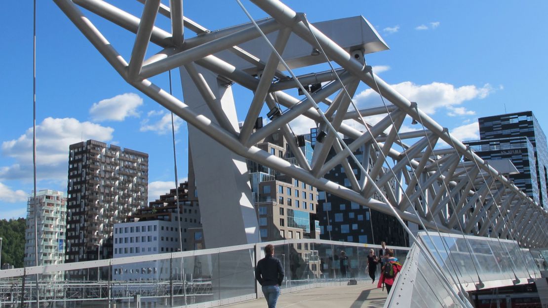 The dramatic bridge approach to Maaemo.