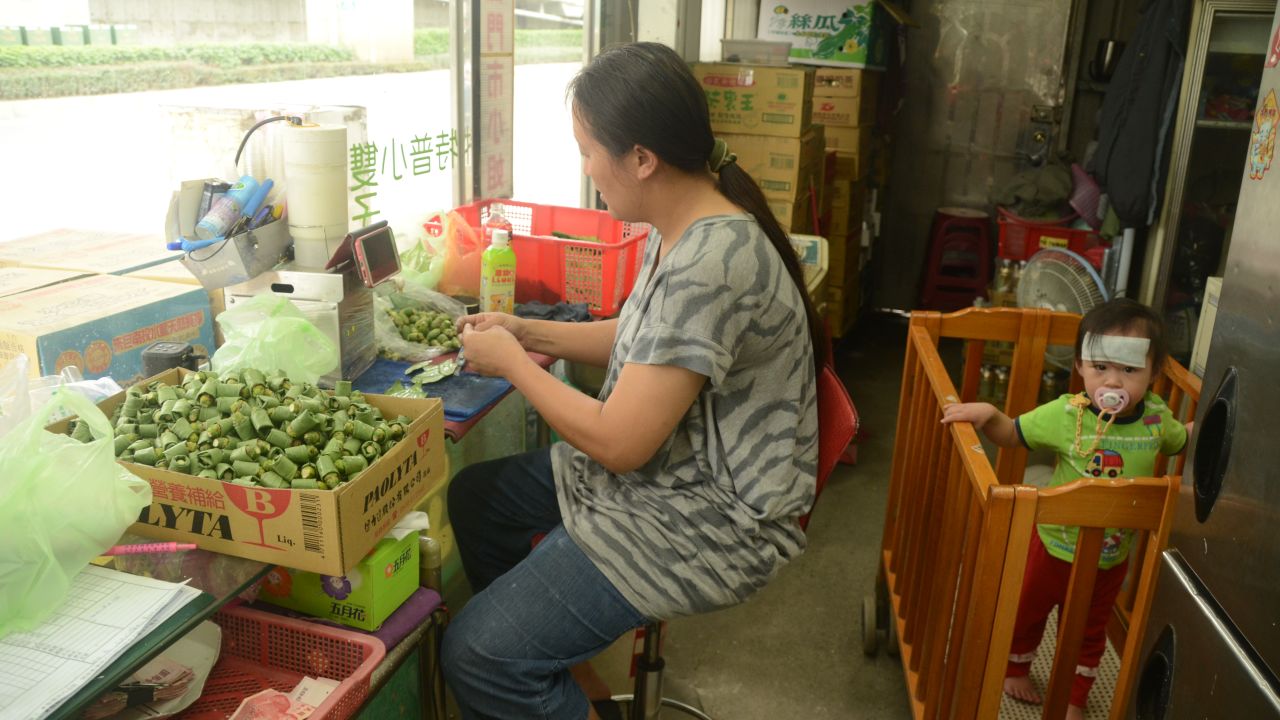 Xiao Hui doesn't want her daughters to become "betel nut beauties."