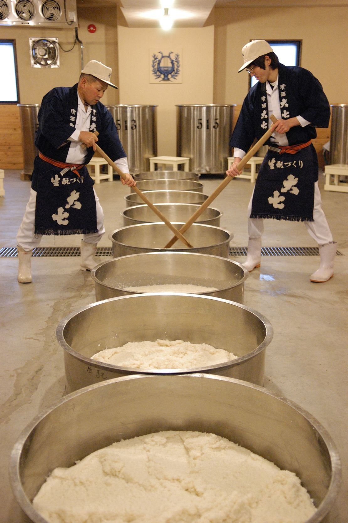 The labor-intensive kimoto method practiced at Daishichi has been abandoned by many breweries. 
