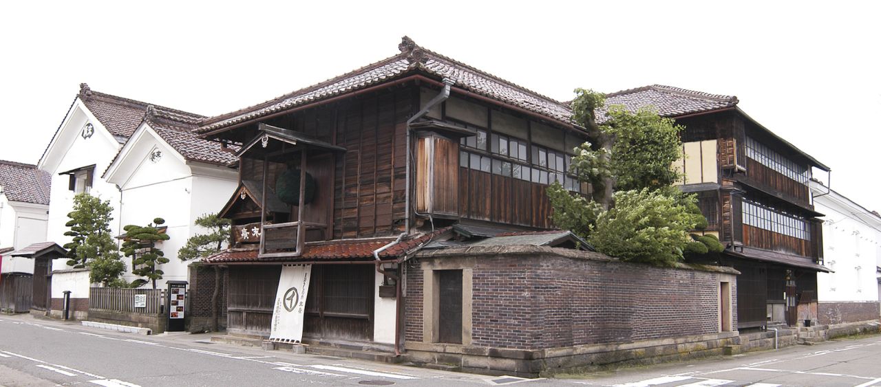 This renowned brewery in Aizu, Fukushima, is one of the largest in the Tohoku region.
