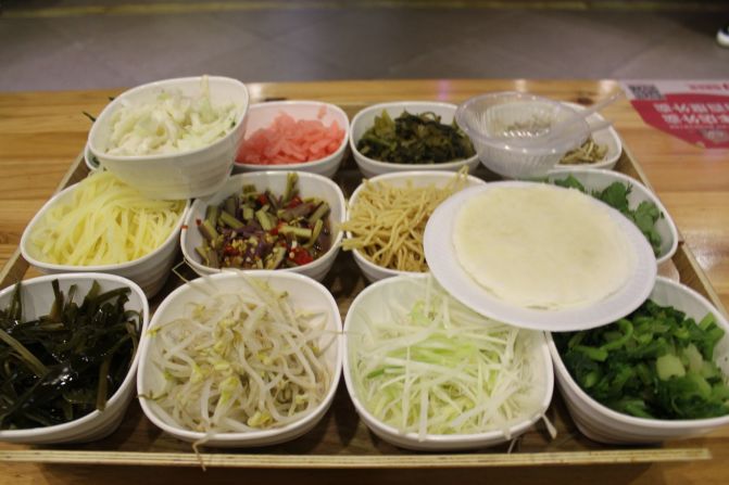 Similar in look to Vietnamese spring rolls, this vegetarian snack consists of a "silk blanket" made of pounded glutinous rice and the "baby" -- a filling of fresh and pickled vegetables with dried soybeans added for crunch.