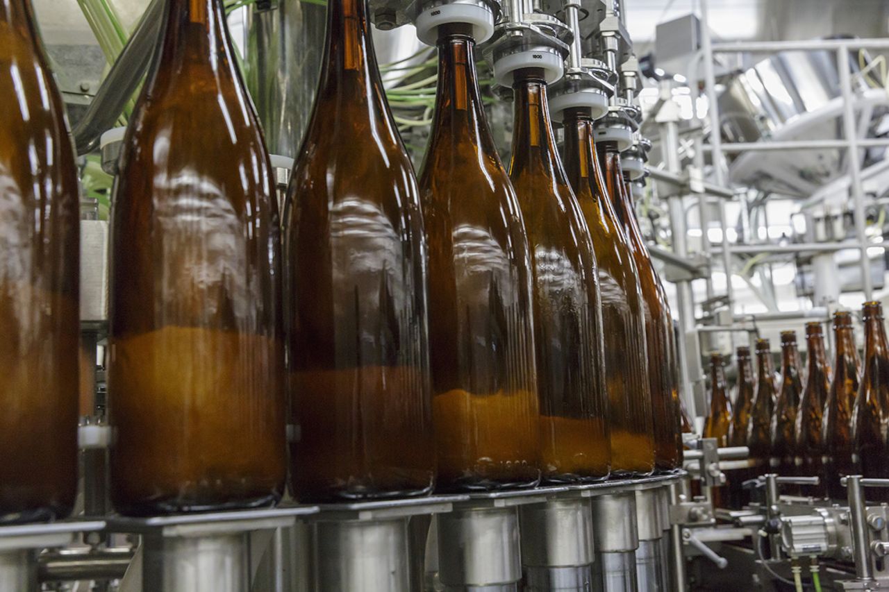 State-of-the-art bottling machines have been introduced to the bottling facility at Takashimizu.