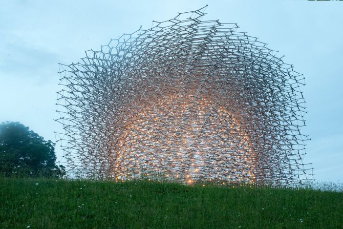 "The Hive" is an installation built in the Royal Botanical Gardens, Kew, in London. 