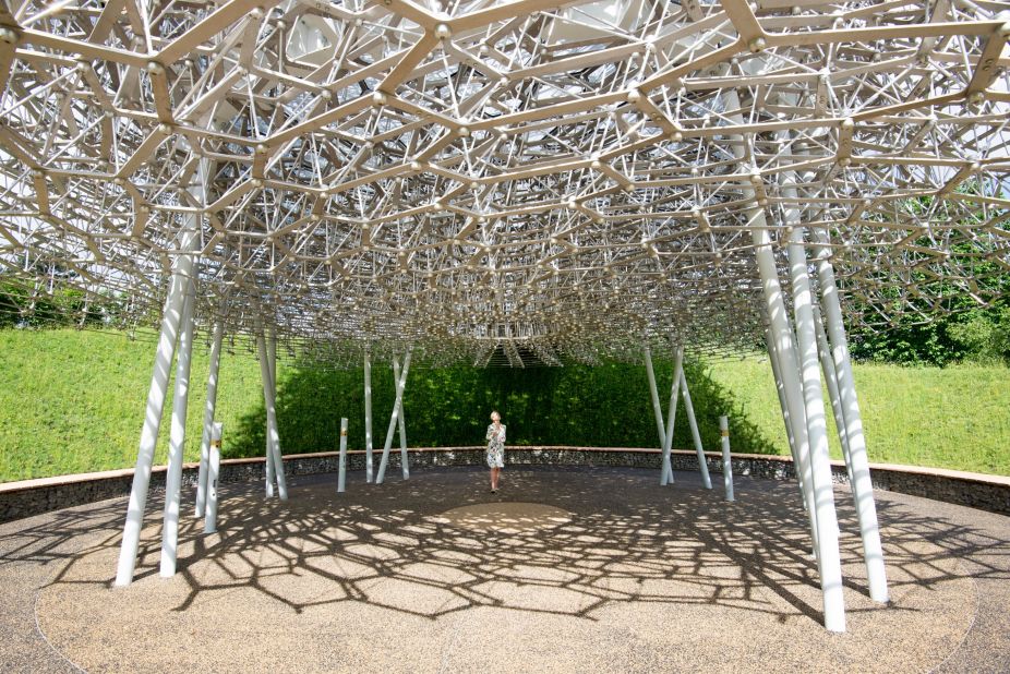 The sculpture is fitted with thousands of LED lights and microphones, connected to a real beehive in Kew Gardens. 